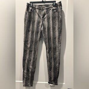 HUE Black and Gray Snake Print Leggings